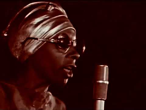 Sun Ra & His Intergalactic Research Arkestra -  Walkin´ on the Moon...