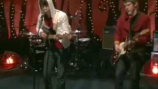 Arctic Monkeys - No Buses [live at MTV Discover &amp; Download]