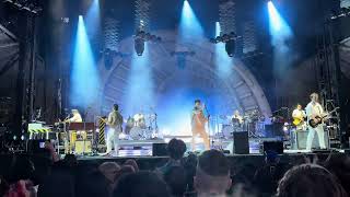 VAMPIRE WEEKEND &quot;Worship You&quot; live