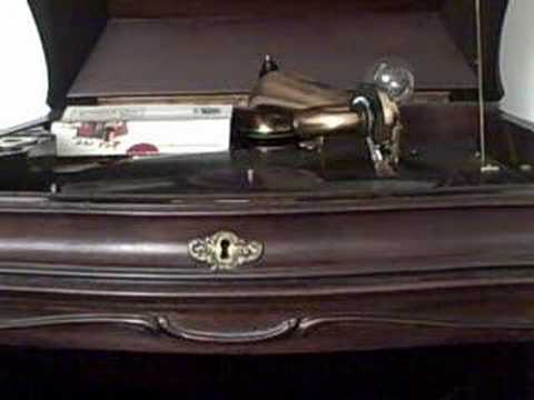 Montgomery and Stone perform "Gay Paree"