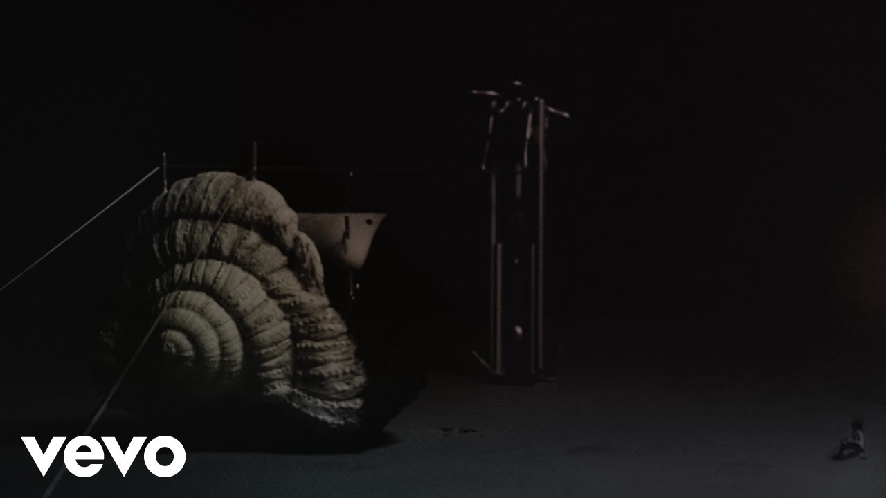 Saya Gray - SHELL ( OF A MAN ) (Visualiser) (Official)