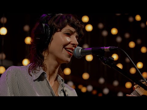 Jess Cornelius - Back To The Mainland (Live on KEXP)