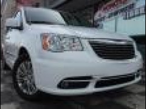 2016 Chrysler Town & Country Touring-L | Backup Camera | Heated Seats | Van
