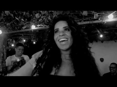 ANAADI - Não Se Proteja da Felicidade  (Ao Vivo No Quintal)