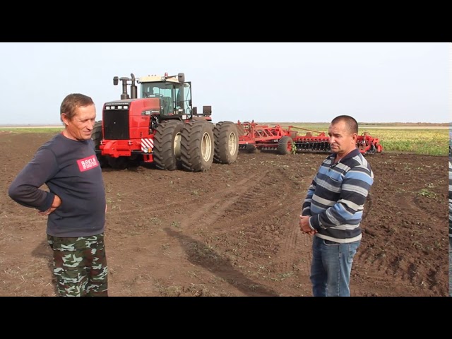В Полянки привезли новые тракторы