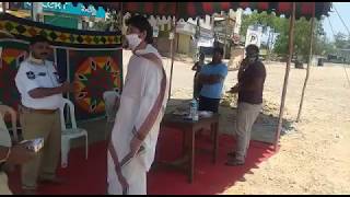 Covid 19 - 300 Food packets distributed among Police and needy people near samshabad , Hyderabad