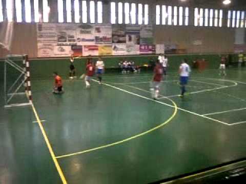 Nacho marca de penalty el 5-2 del III Textiles Acosta frente al Confiterías Gil