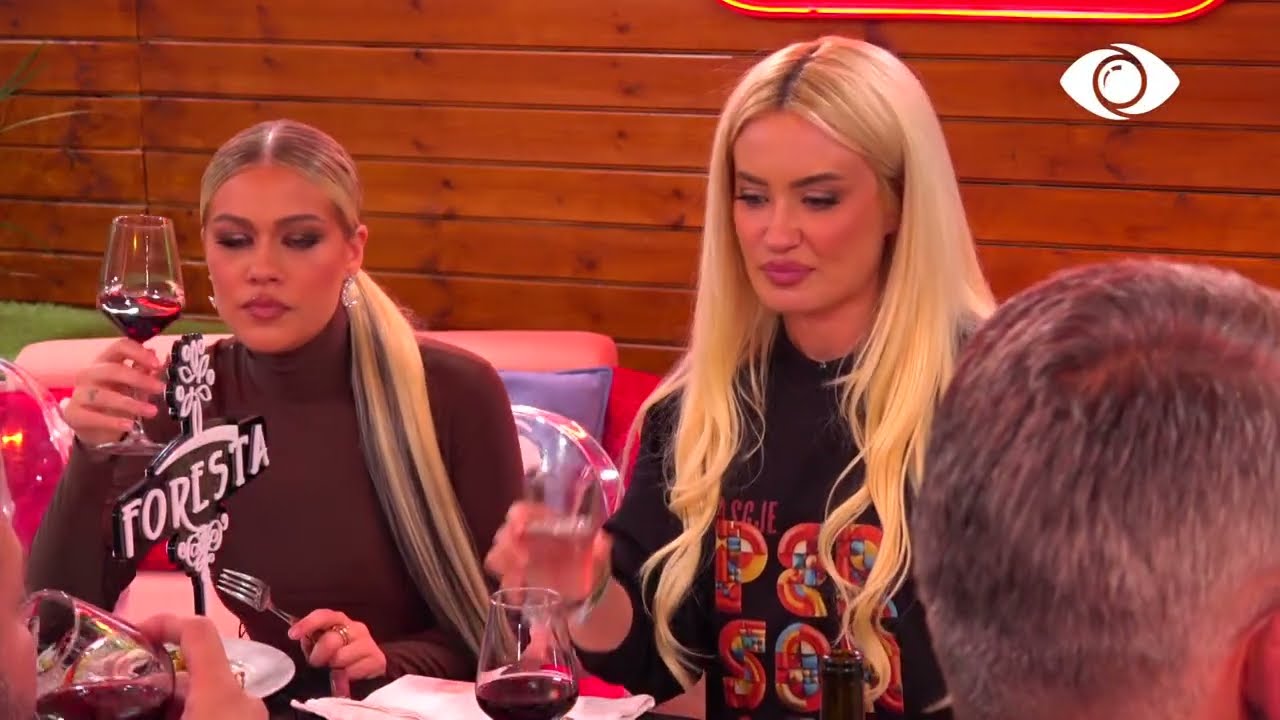 Banorët konsumojnë darkën dhe bëjnë gëzuar