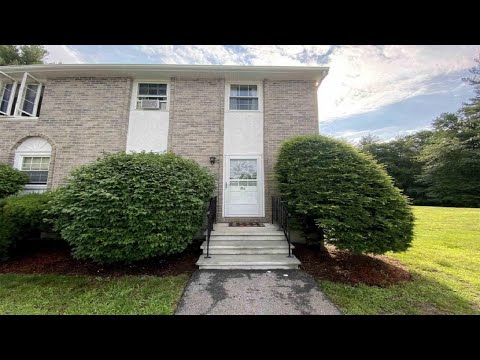 86 Fieldstone Drive, Londonderry, NH Presented by Jennifer Delisle.