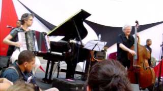 "Hyperborean" - Naná Vasconcelos, Arild Andersen e Fabiano Araújo ao vivo em SP (25/01/2011)