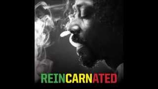 Here Comes The King Snoop Lion (Pub &quot;FootLocker)