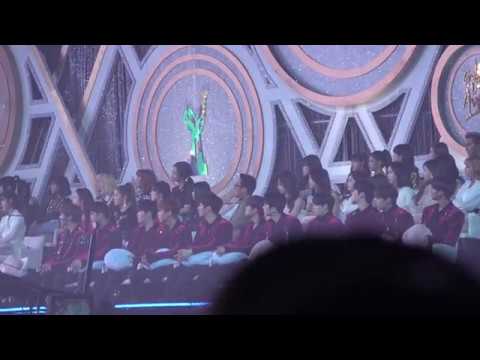 180110 골든디스크 어워즈-워너원 Wanna One 대기석 (방탄소년단 무대) Wanna One  reaction to BTS