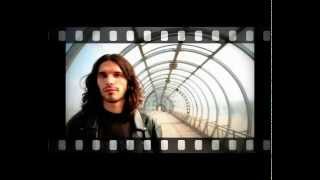 INDOCHINE - Un homme dans la bouche