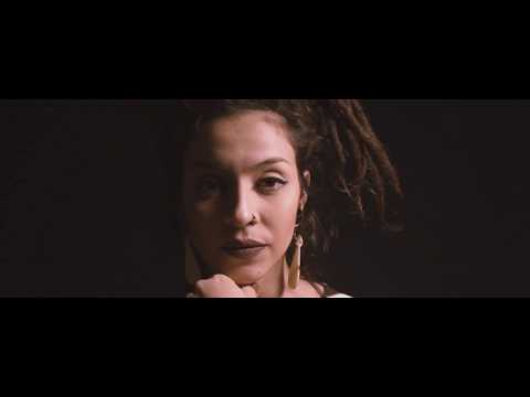 Marina Peralta - Pay Attention - Vídeo Clipe