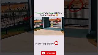 Tectonic plate earthquake #eartgraphics #earth #earthquake #tectonicplates #tectonic #shorts #caught