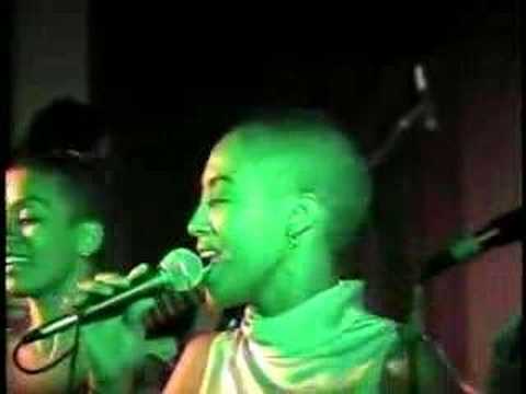 Bamboleo - Yo No Me Parezco A Nadie