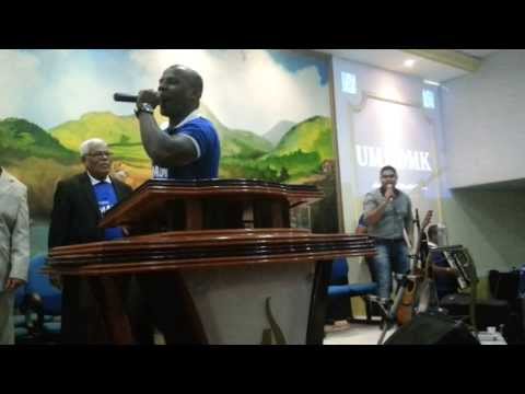 John Nascimento e banda kainon cantando Oiapoque