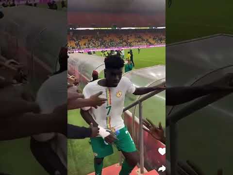 ASSANE DIAO RETENUE PAR SES FANS SENEGAL REK #senegal #football #seneweb #foot #senegalrek #soccer