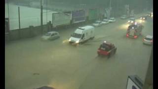 preview picture of video 'Cagliari - Diluvio Alluvione Nubifragio in via is mirrionis e via cadello'