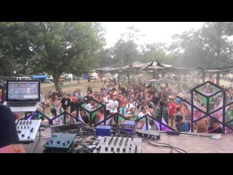 disturbed traxx live set alternative stage buena onda positive festival 2015