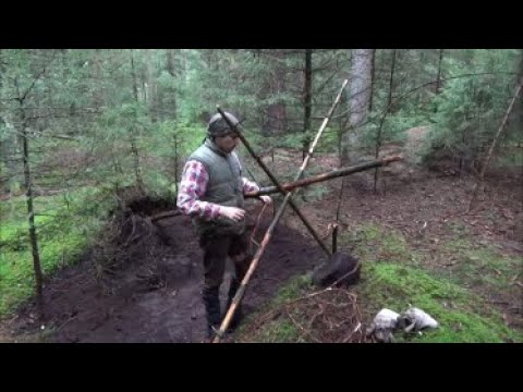 Überleben im Wald: 02 Bau eines Unterschlupfes aus Naturmaterialien | Bushcraft Lexikon