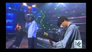 Wavves and GZA Perform &quot;Liquid Swords&quot;