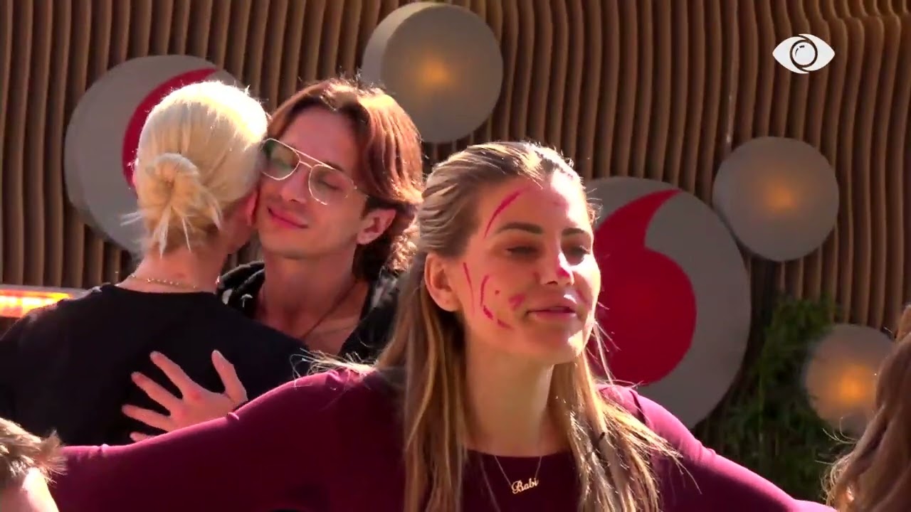 “Ajo mbron kauzat e mia”/ Laerti debaton me Loredanën për banoren: Po më udhëzon çfarë të bëj?