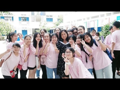 Thể hiện bởi Sắc Màu
