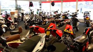 preview picture of video 'van der Wal Scooters en Motoren Sneek showroom vooraad'