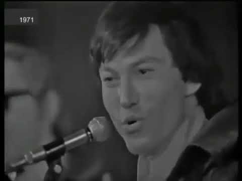 Ансамбль    Веселые Ребята   -  Люди встречаются