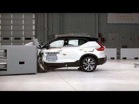 2021 Volvo XC40 Recharge driver-side small overlap IIHS crash test