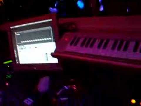 DJ MILEY AND MARK DISTANT SOUNDZ LIVE AT BAR BLUU 23.06.06