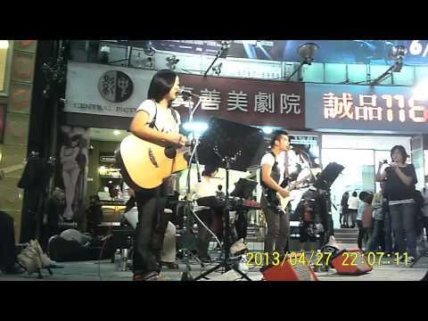 BABErazzi : Musicians Ch-Johnny Singlish Filmed Dis Talented Arker Street Band In Ximenting-Vid 10