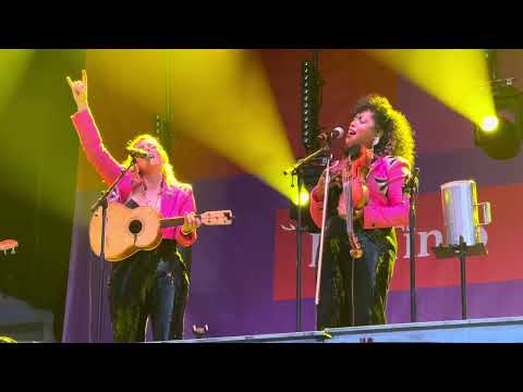 Flor de Toloache - Nirvana & Led Zeppelin medley - Montreal Jazz Festival