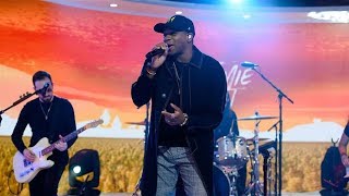 Jimmie Allen performs ‘Make Me Want To’ - live