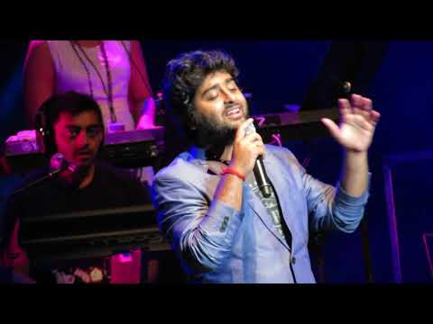 Arijit Singh singing Muskurane Live (Citylights)