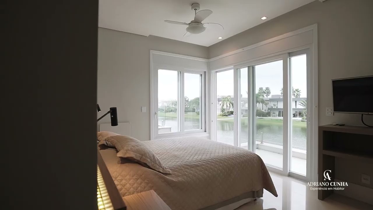 CASA EM CONDOMÍNIO  FINAMENTE MOBILIADA E DECORADA