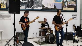 Cafeína Overdrive na UFS - 05 Over Your Shoulder (Concrete Blonde Cover)