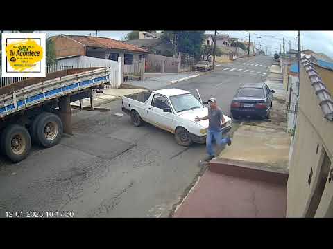 PARANÁ: CRIANÇA EM BICICLETA SEM FREIOS PERDE CONTROLE NA DESCIDA E BATE EM UM CAMINHÃO #viralvideo