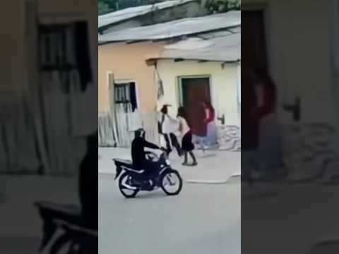 En el cantón La Libertad, en #SantaElena, dos mujeres fueron víctimas de un asalto.