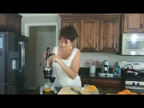 How to easily make fresh squeezed orange juice in less than five minutes