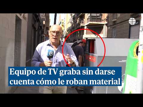 Un equipo de televisión graba sin darse cuenta cómo un hombre les roba el material