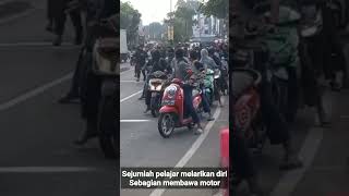 Download lagu TAWURAN NO SENSOR PELAJAR MELARIKAN DIRI mp3 Download lagu TAWURAN NO SENSOR PELAJAR MELARIKAN DIRI mp3