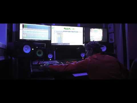 Nota the fame weaving in the studio