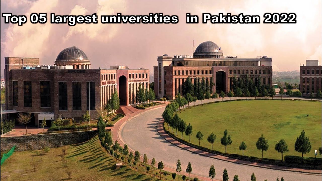 Which university is the largest in Pakistan?