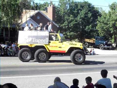 6 wheeled jeep with rear wheel steering