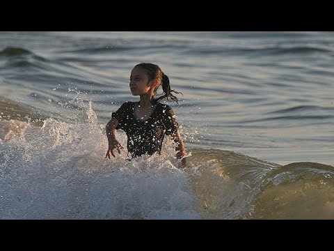 Gaza families turn to the sea as heat and water crisis worsens