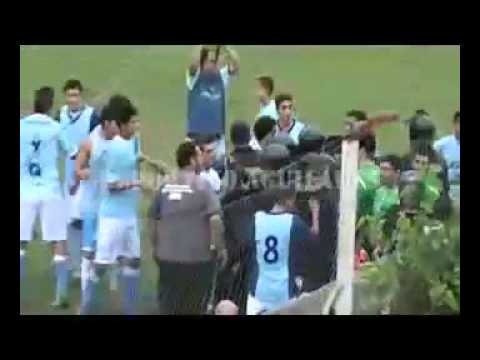 Un árbitro fue agredido por jugadores de Deportivo Aguilares en Tucumán 1/2