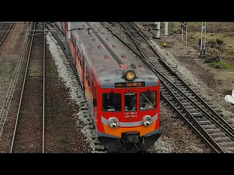 EZT EN57 pociąg relacji Trzebinia-Cieszyn kładka w Chybiu