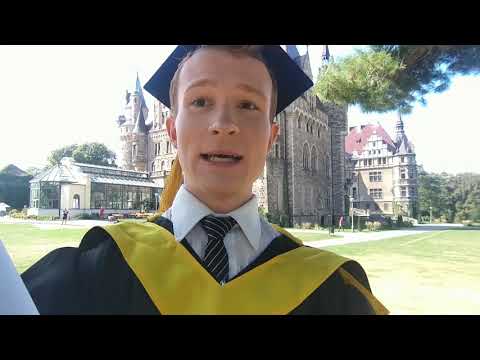 Ciekawostka o mnie: Jestem absolwentem Harvard University.